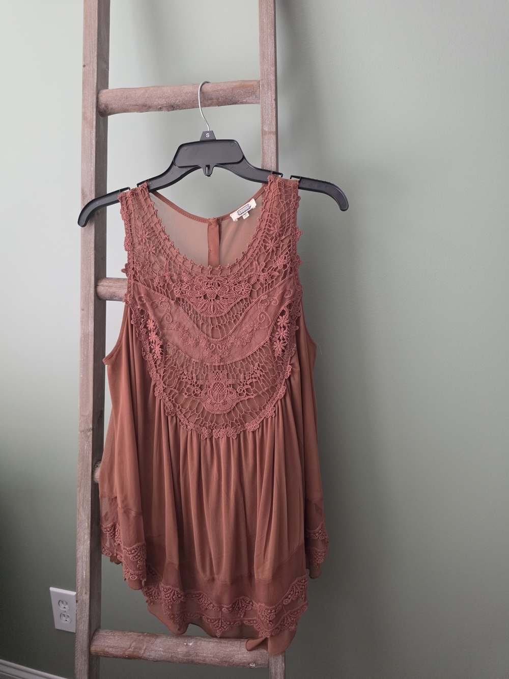 gimmicks by BKE Rust Crochet Yoke Sleeveless Camisole